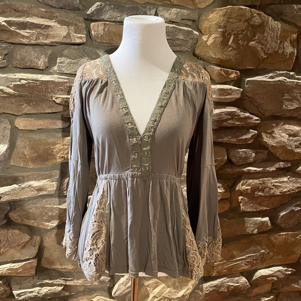 POL Lace-Trim Long Sleeve Peasant Top in Taupe